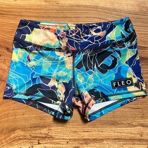 FLEO blue, teal, orange shorts sz Small
